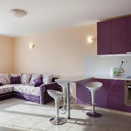 Amelia Siv Apartment